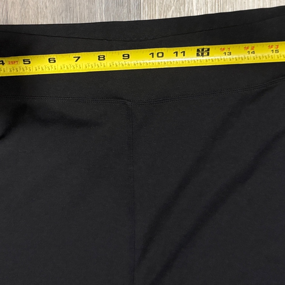 Women’s Black Active Performance Capris Pants - image 6
